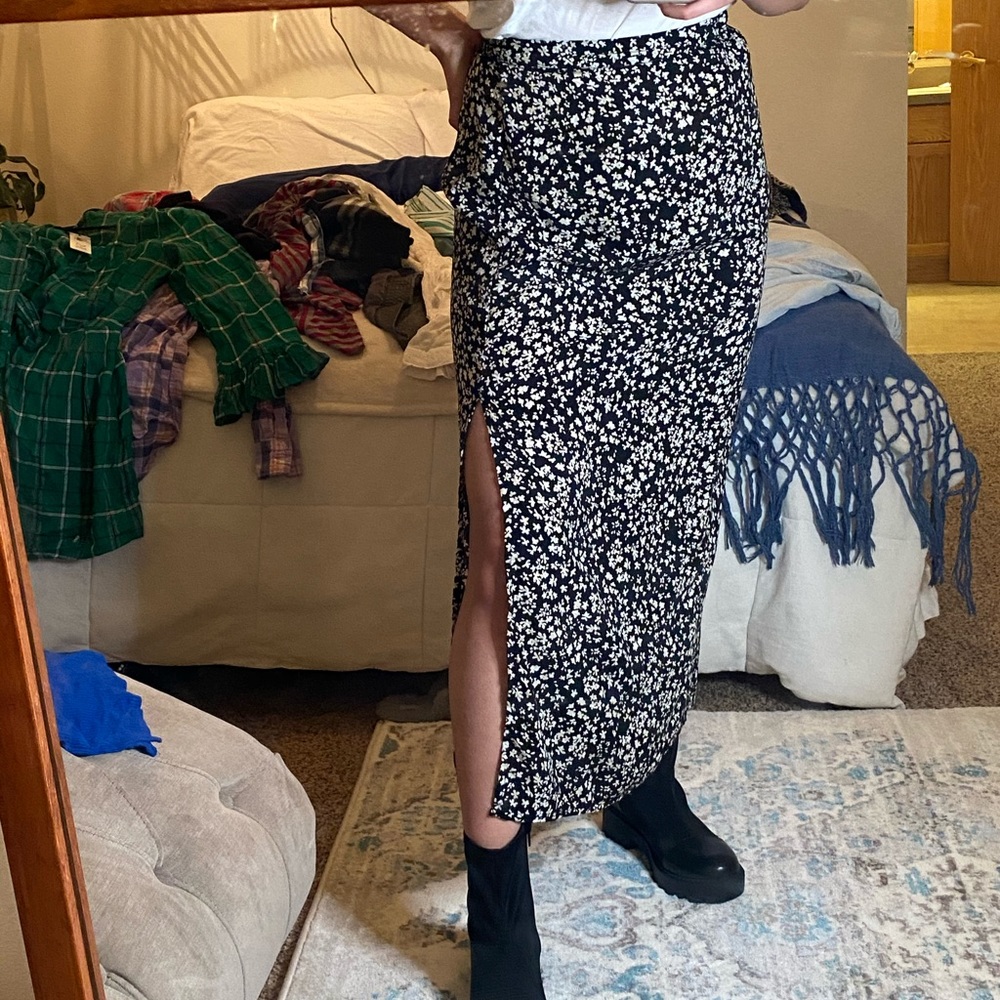 Floral Midi Slit skirt